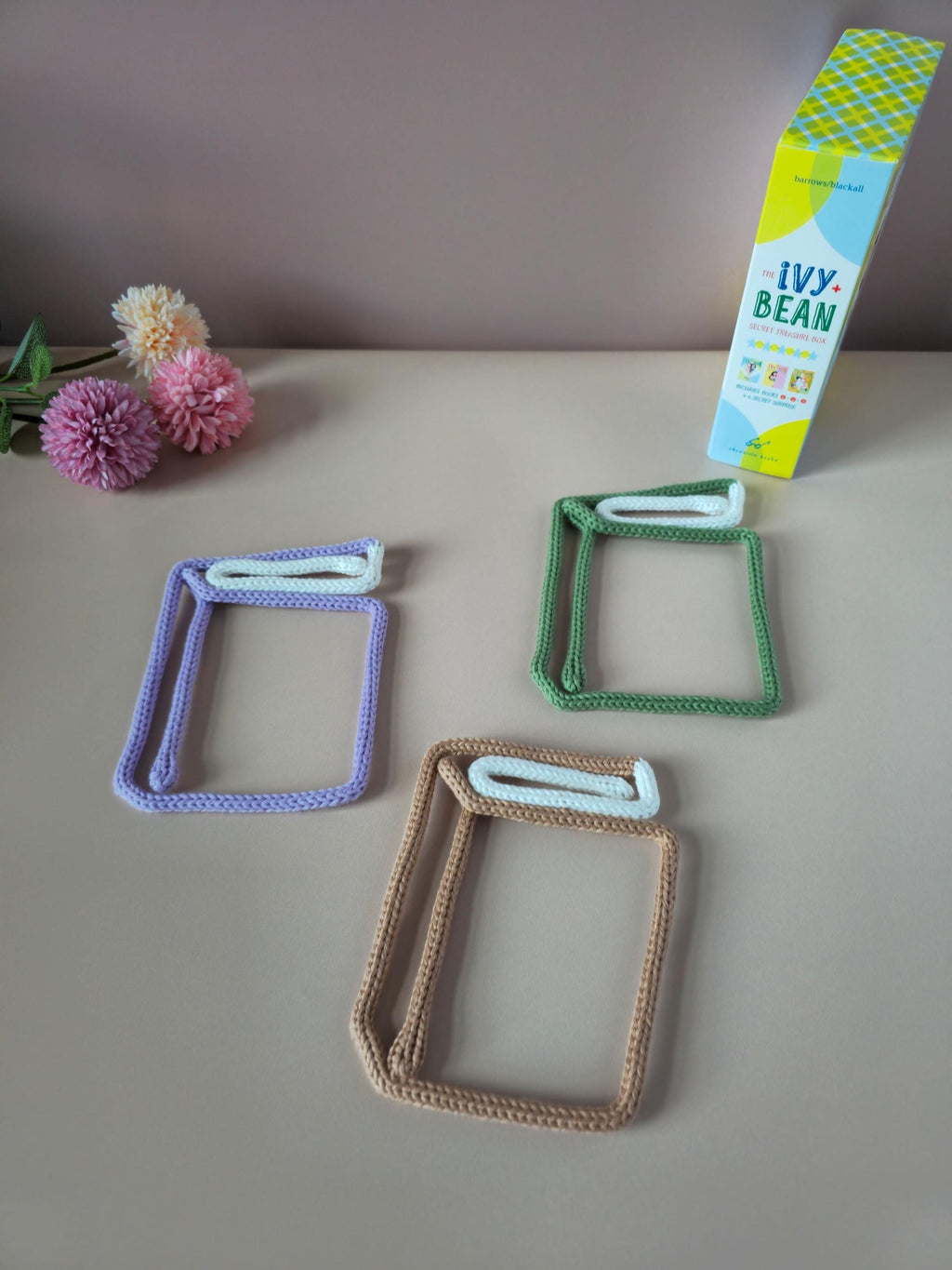 Knitted Wire Single Book Wall Decor for Reading Corners