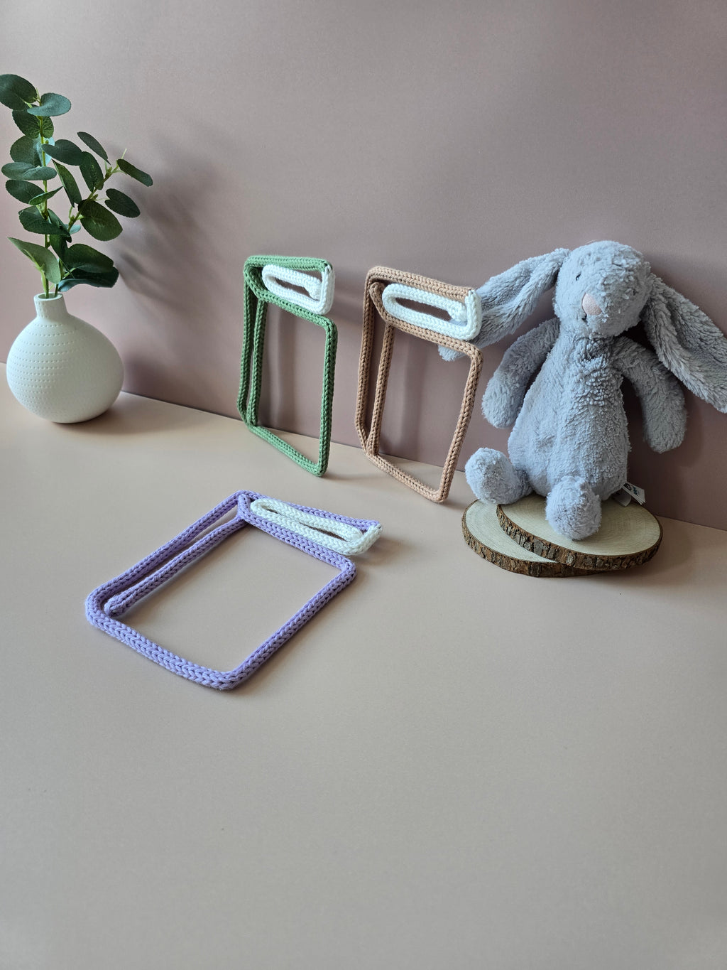 Knitted Wire Single Book Wall Decor for Reading Corners