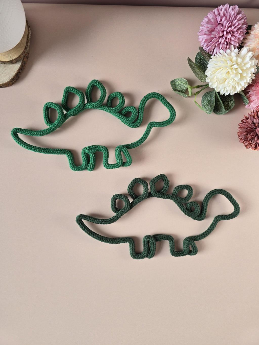 Brontosaurus knitted wire dinosaur decoration for kids’ room decor