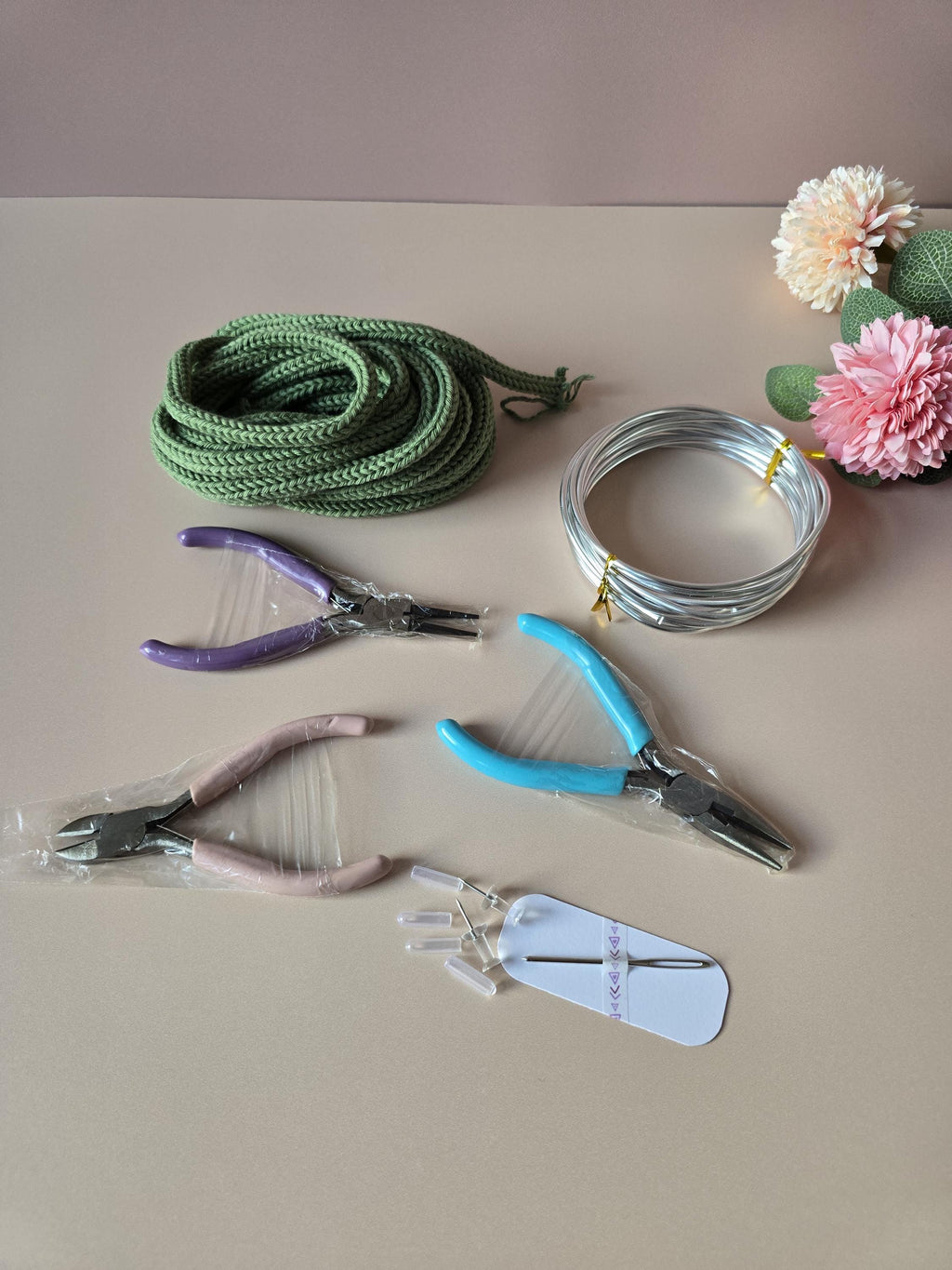 knitted-wire-art-diy-kit-contents.jpg