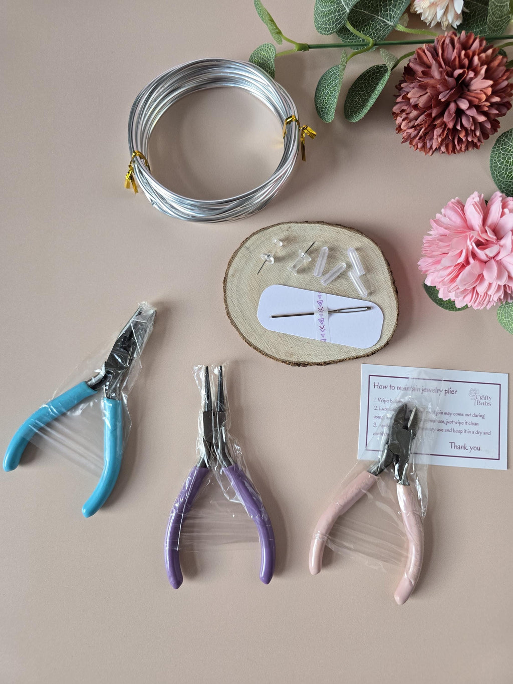 Example knitted wire art made using the DIY kit