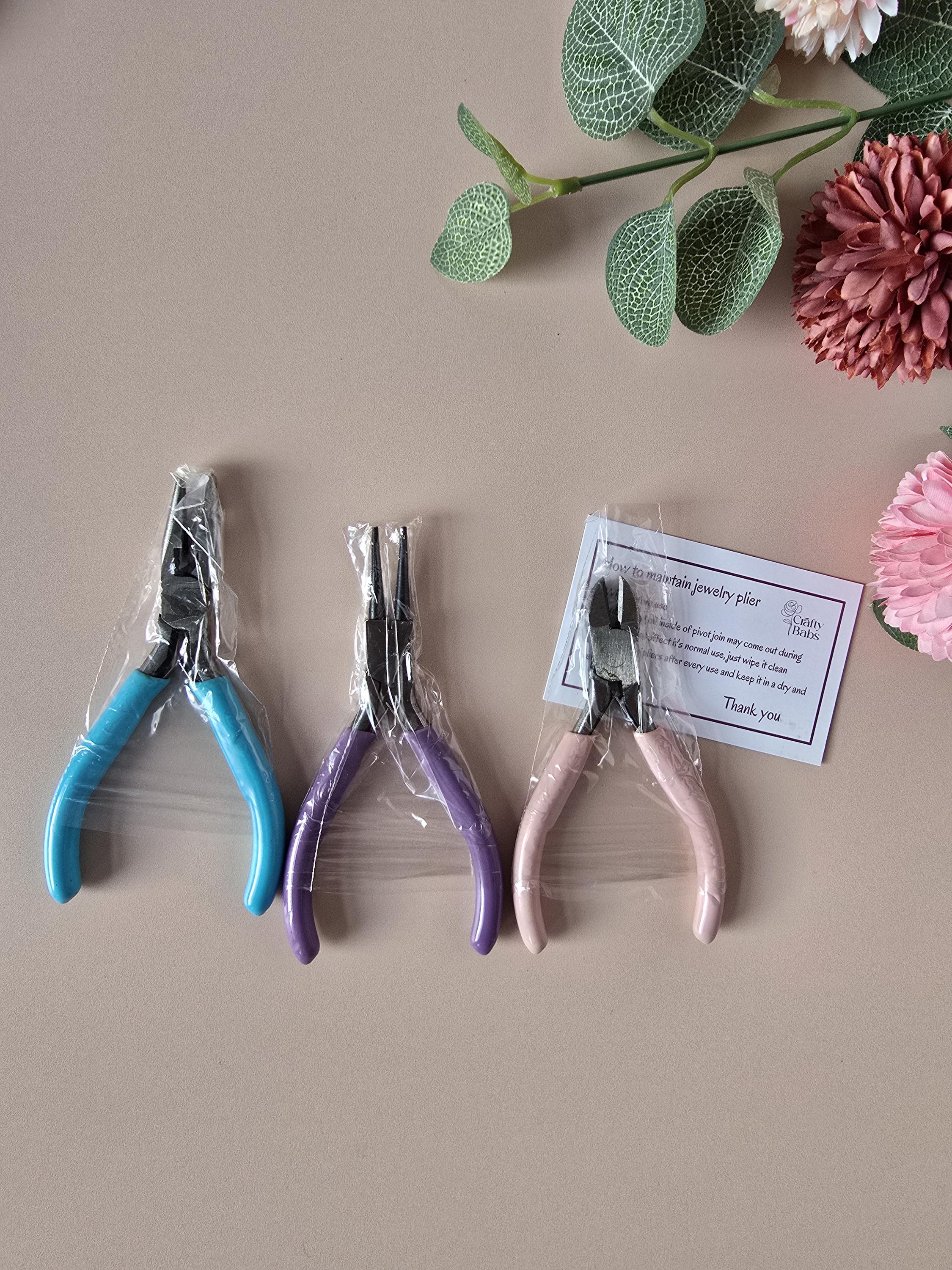 Optional tool pack for knitted wire art DIY kit