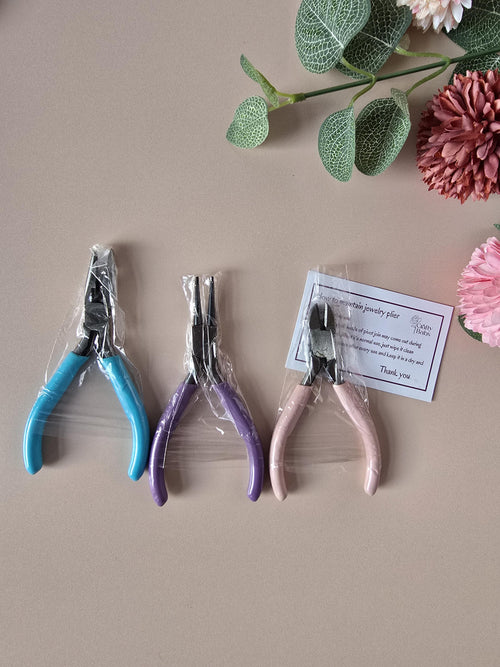 Optional tool pack for knitted wire art DIY kit