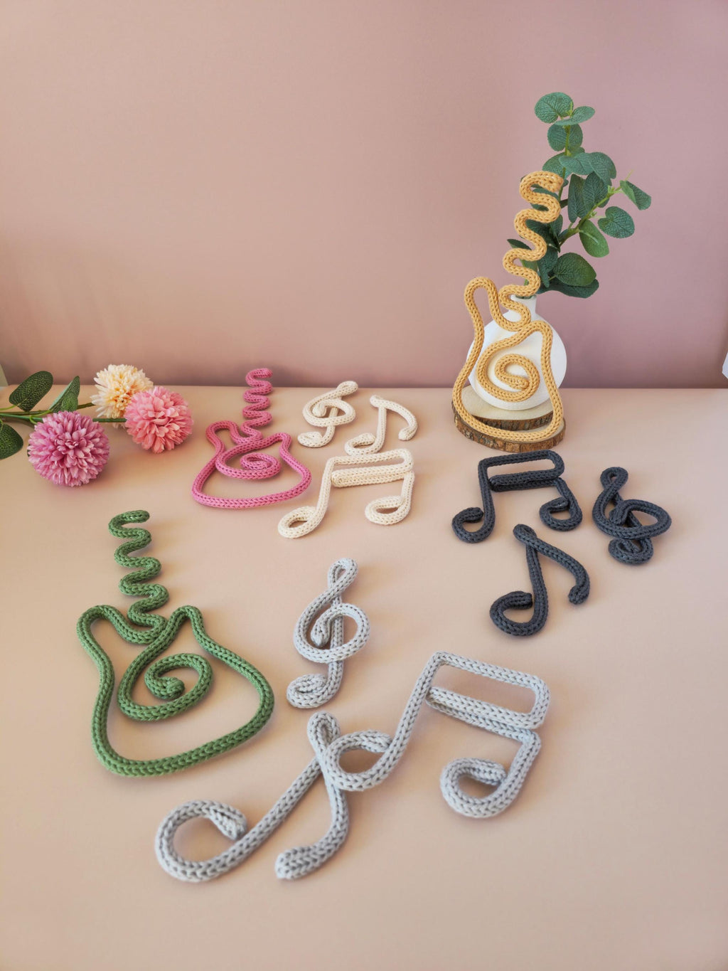 Handmade knitted wire music note wall decor for nurseries, playrooms, music rooms and kids’ bedrooms.