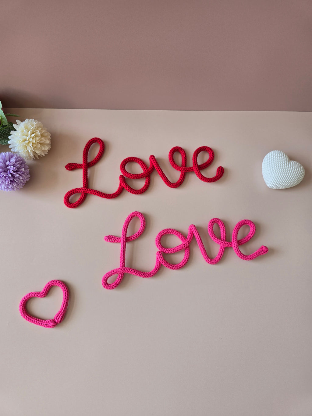 Love knitted wire wall decor in red and pink