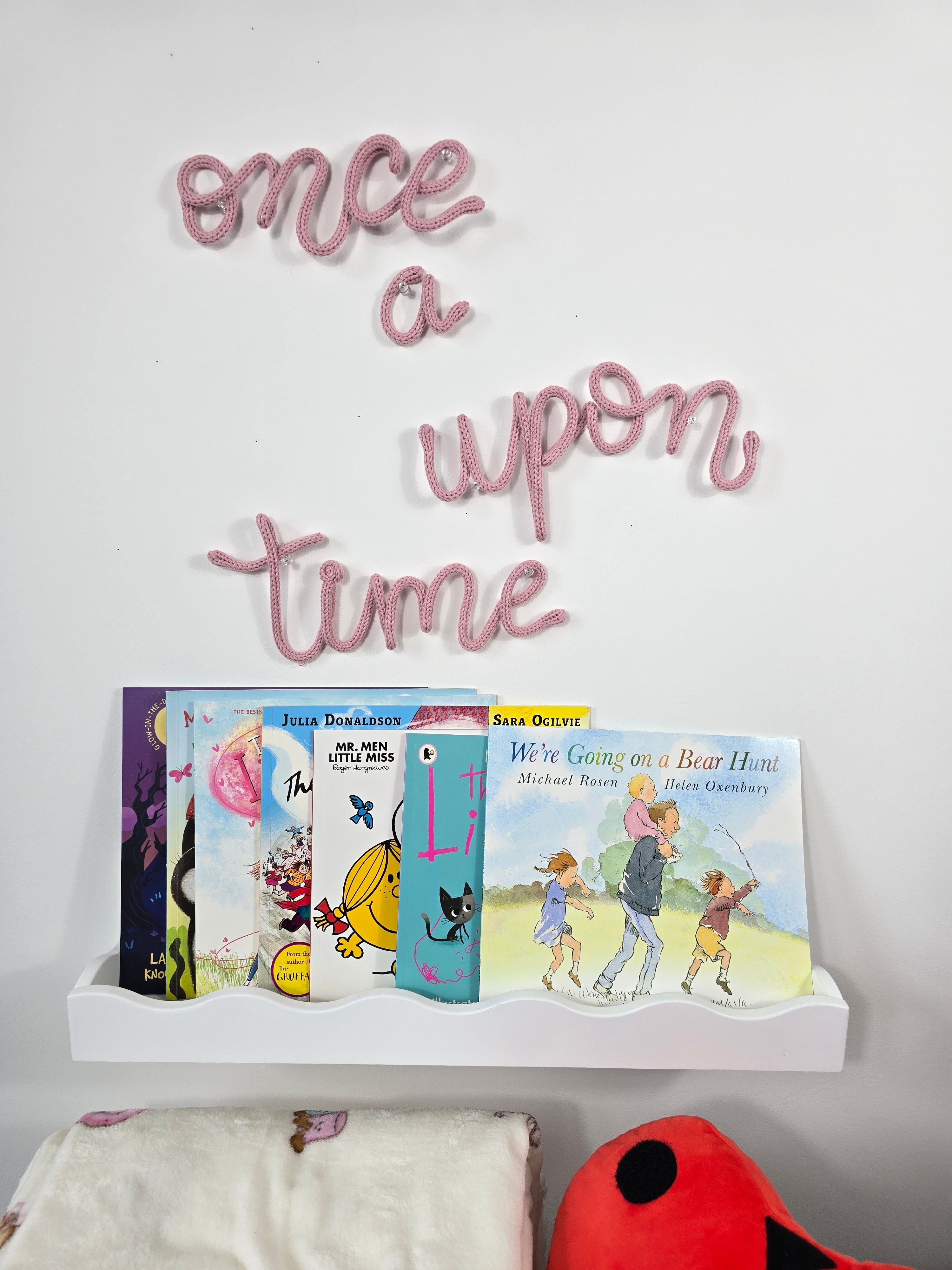 Knitted Wire Reading Corner Wall Words
