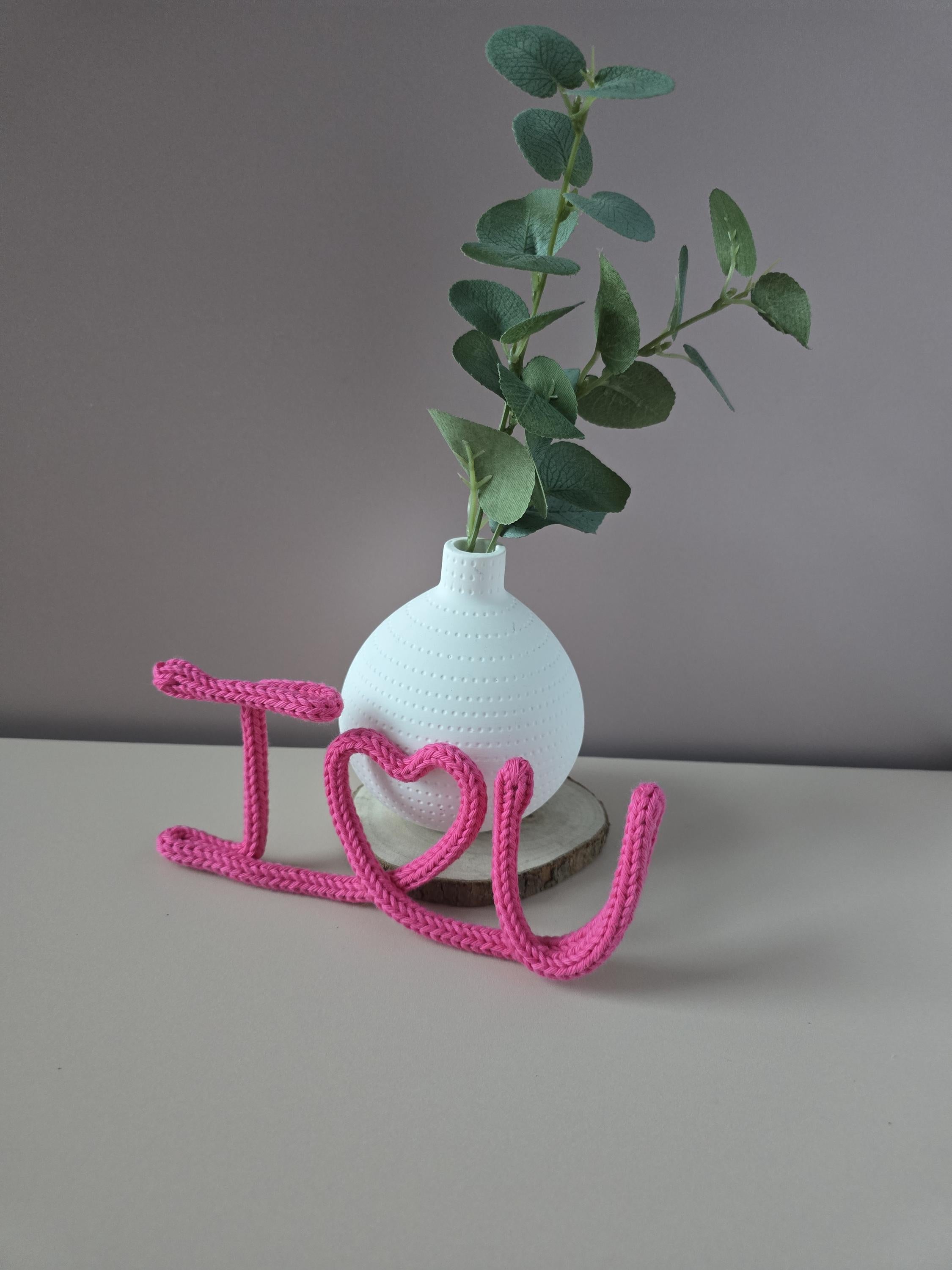 One-colour knitted wire I Love You sign for wall decor