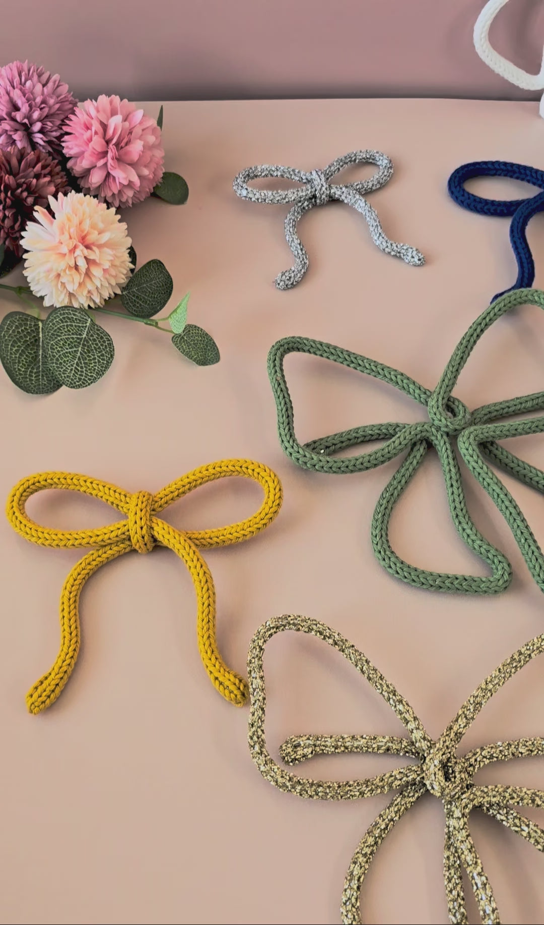 Knitted Wire Bow Wall Decor