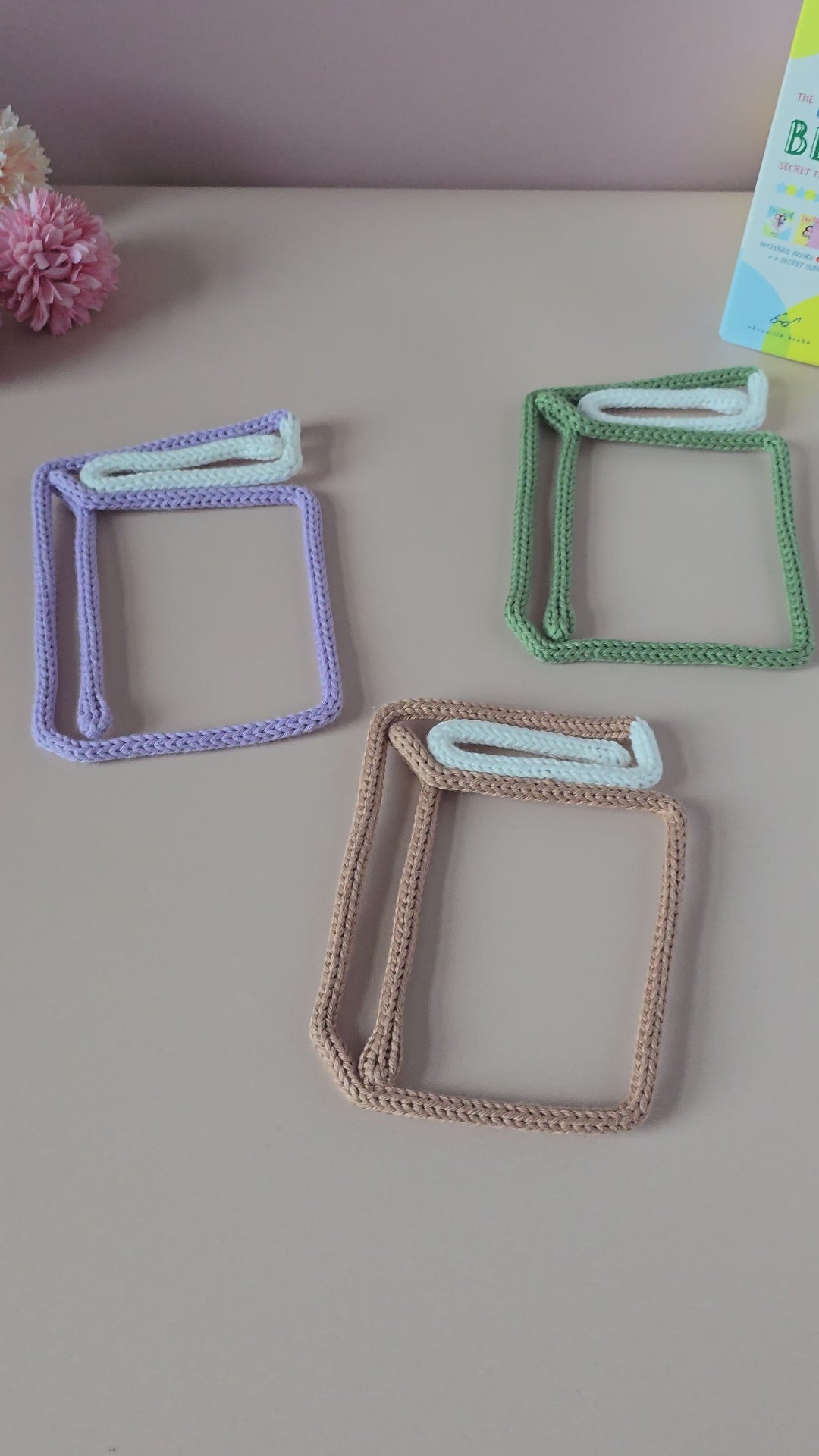 Knitted Wire Single Book Wall Decor for Reading Corners