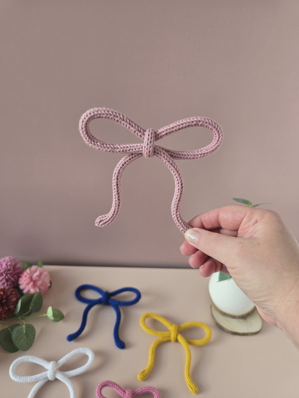 Knitted Wire Bow Wall Decor