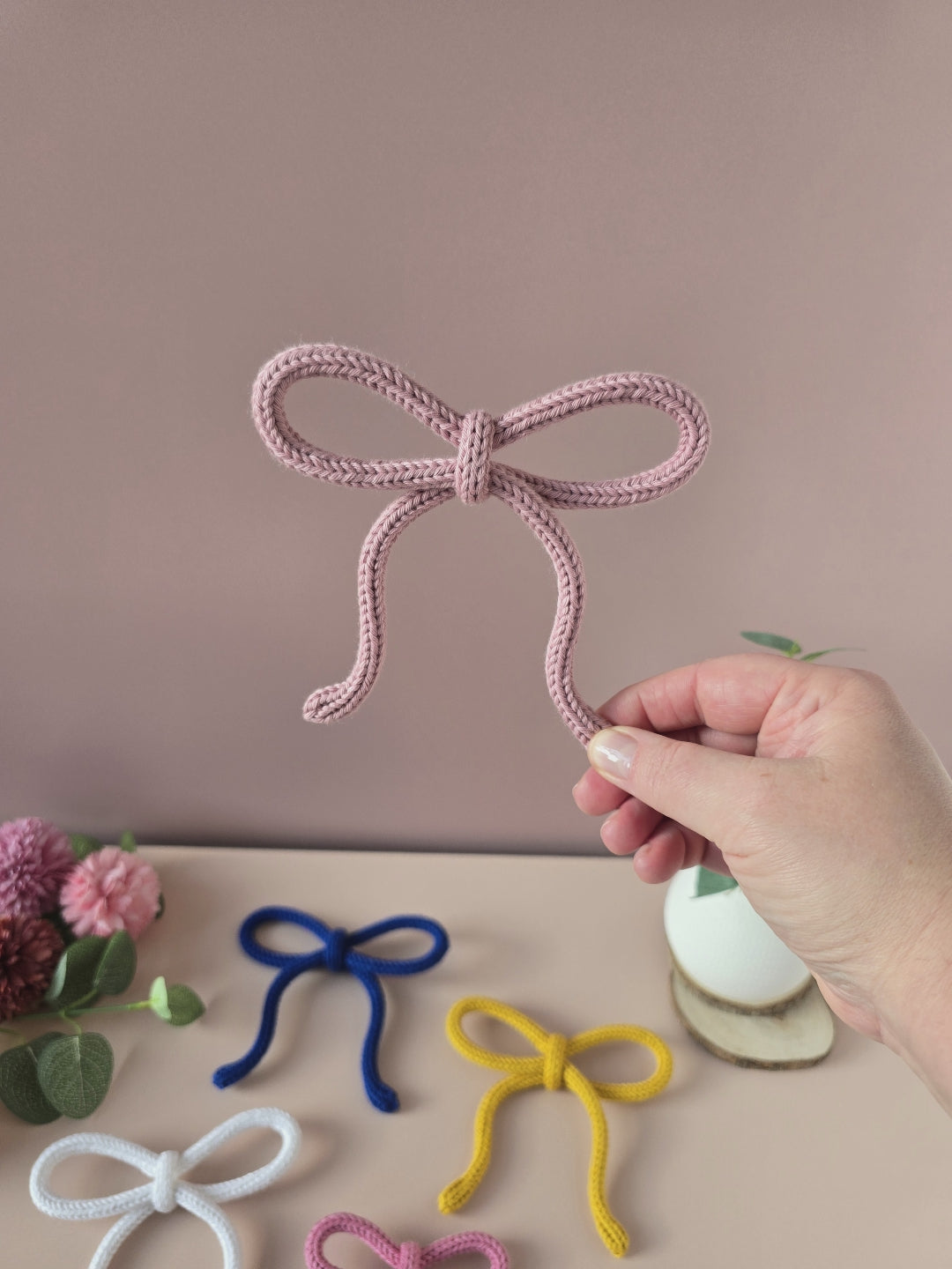 Knitted Wire Bow Wall Decor