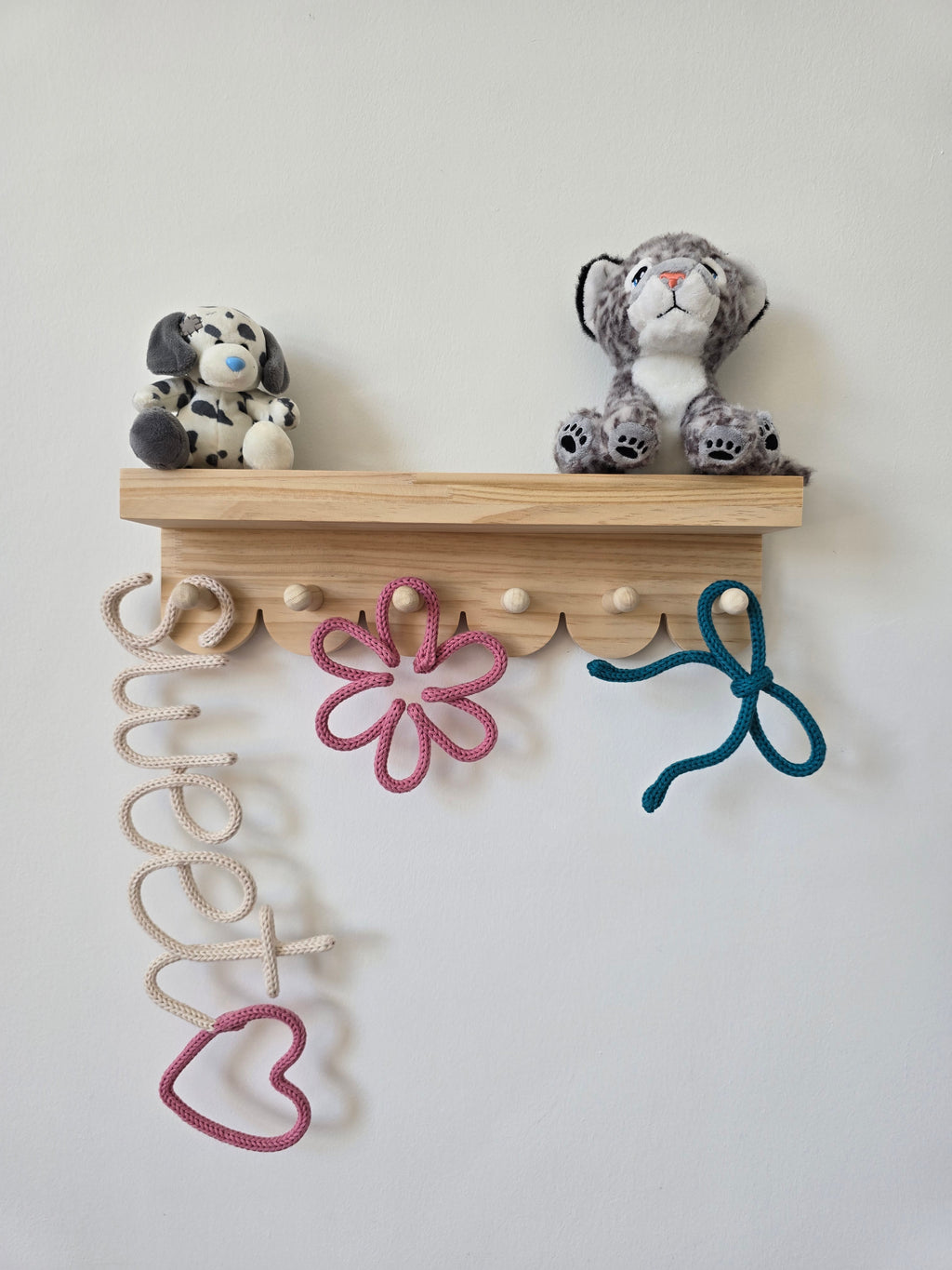 Sweetheart knitted wire nursery wall decor
